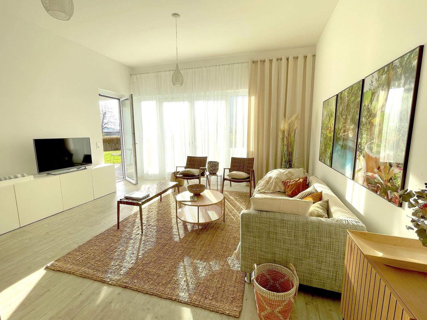 13_Wohnraum Blick zu Terrasse