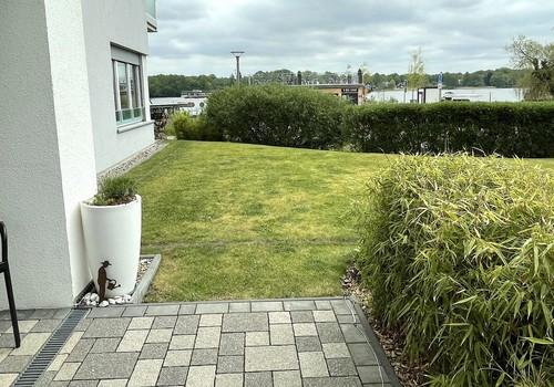 16_Blick von Terrasse zum See