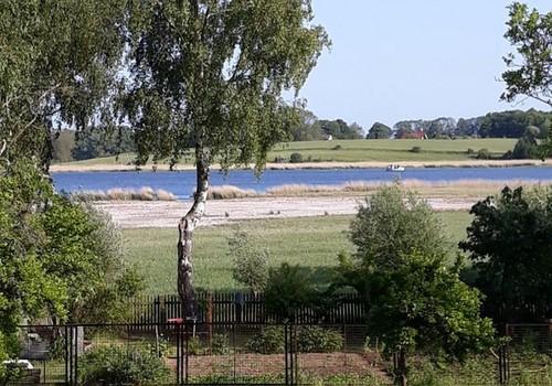 Garten mit Boddenblick 