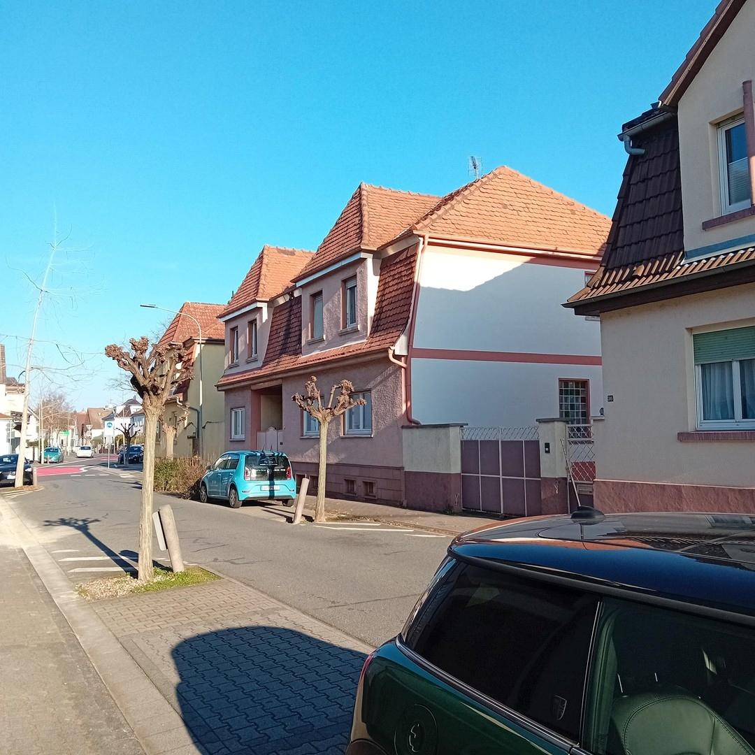 Gedäudeansicht zur Strasse