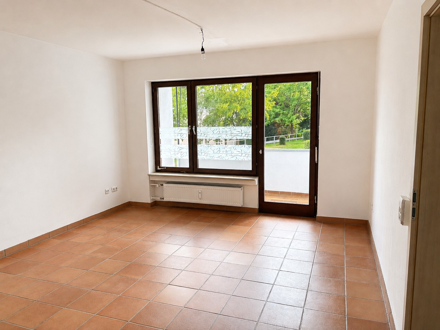 Wohnzimmer, Blick auf Loggia
