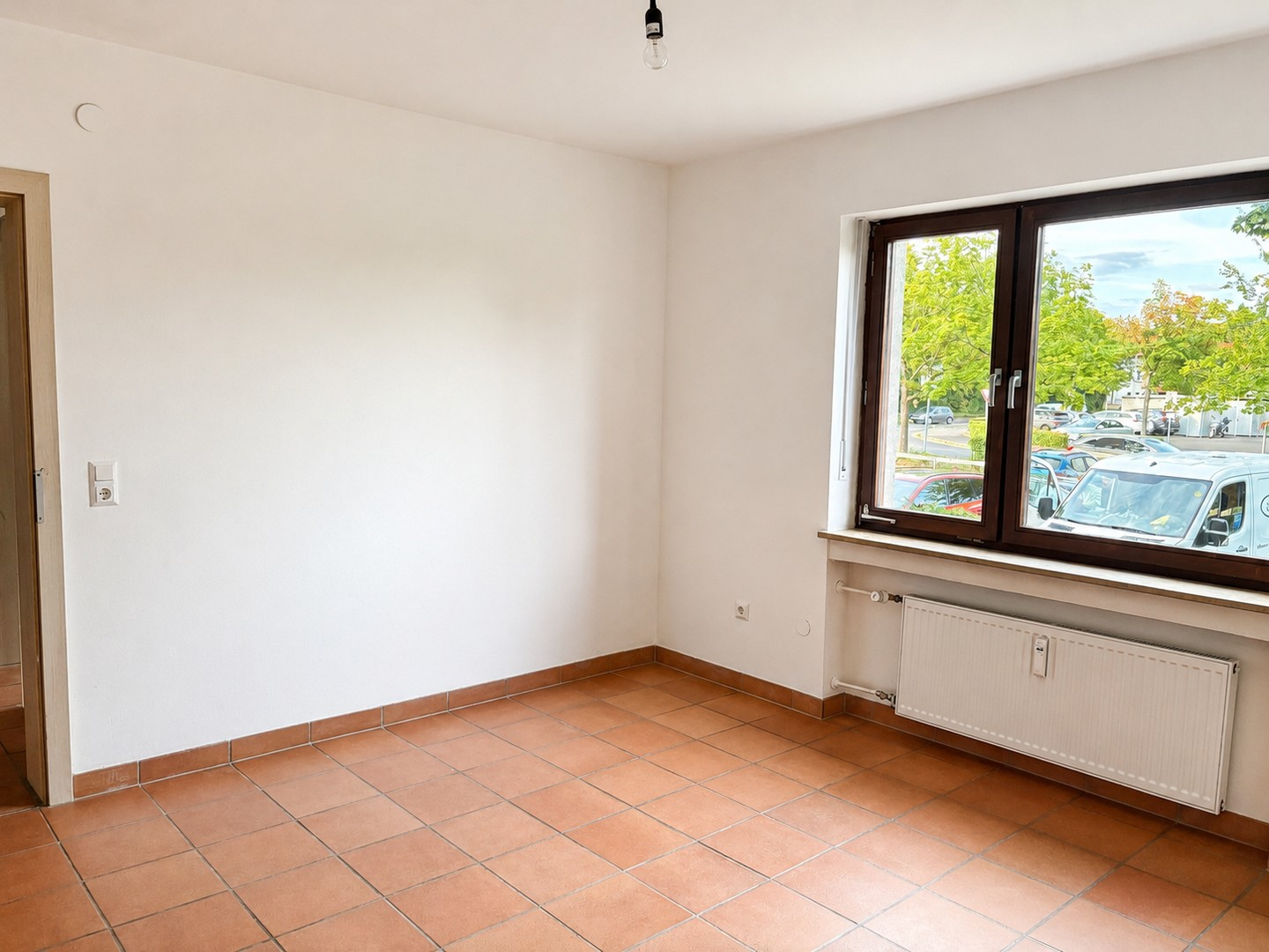 Schlafzimmer Blick v. Rückwand