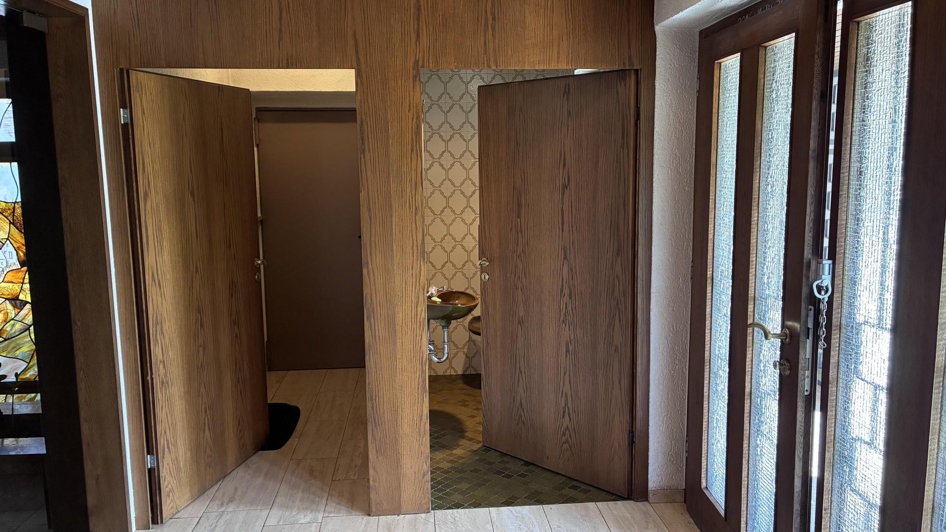 Gästetoilette Garagenzugang OG