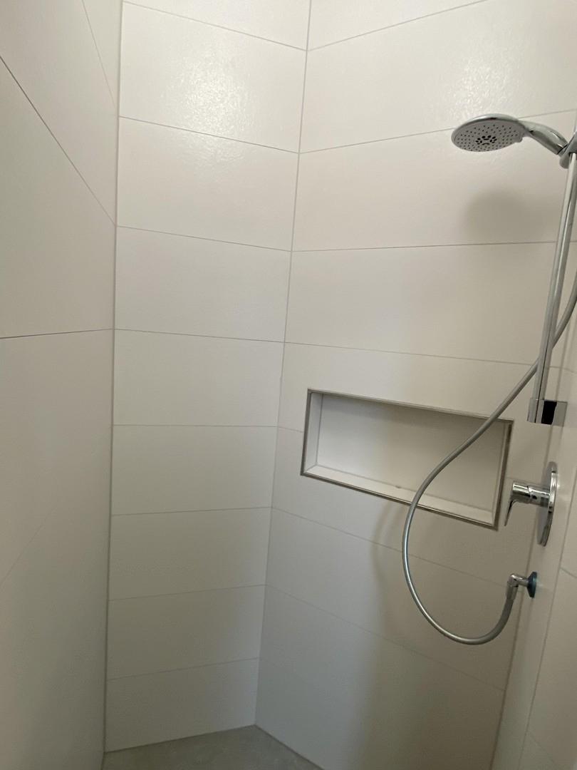 Bad (WC & Dusche)