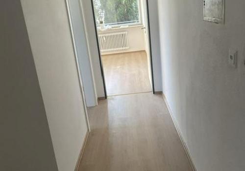 San. Wohnung UG Flur
