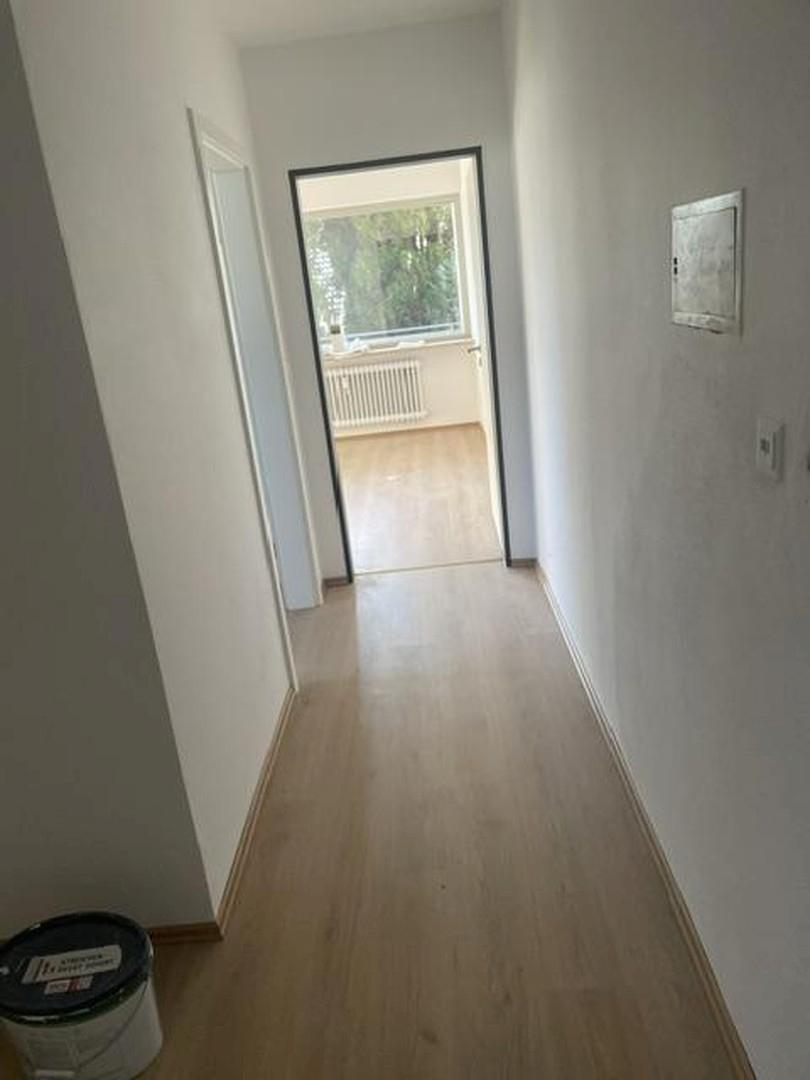 San. Wohnung UG Flur