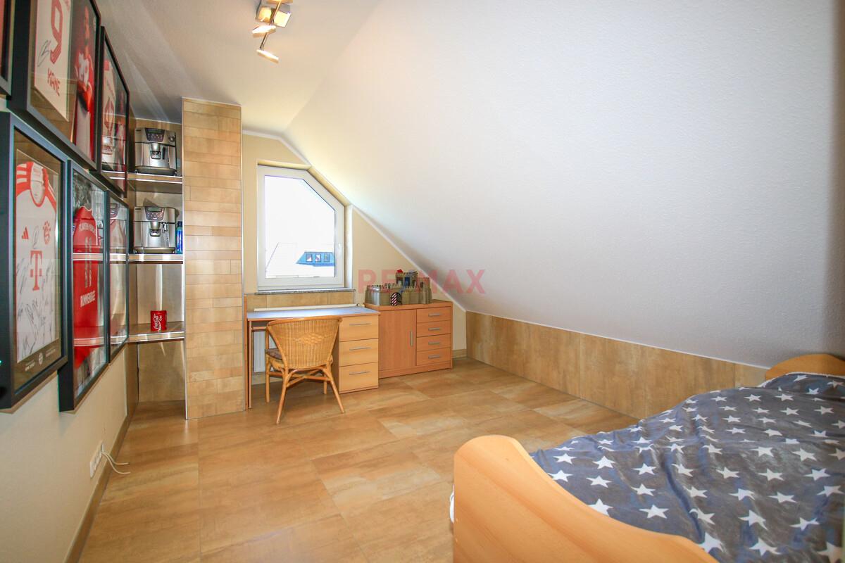 Schlafzimmer DG
