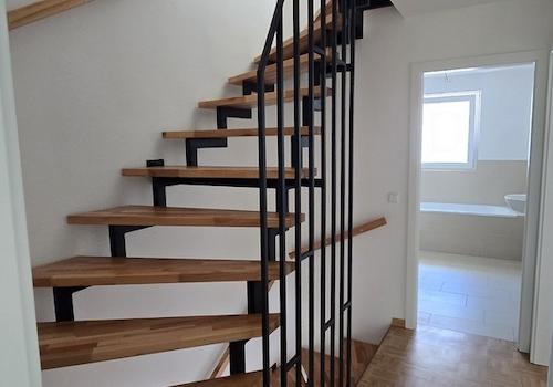 Treppe 1.OG ins DG