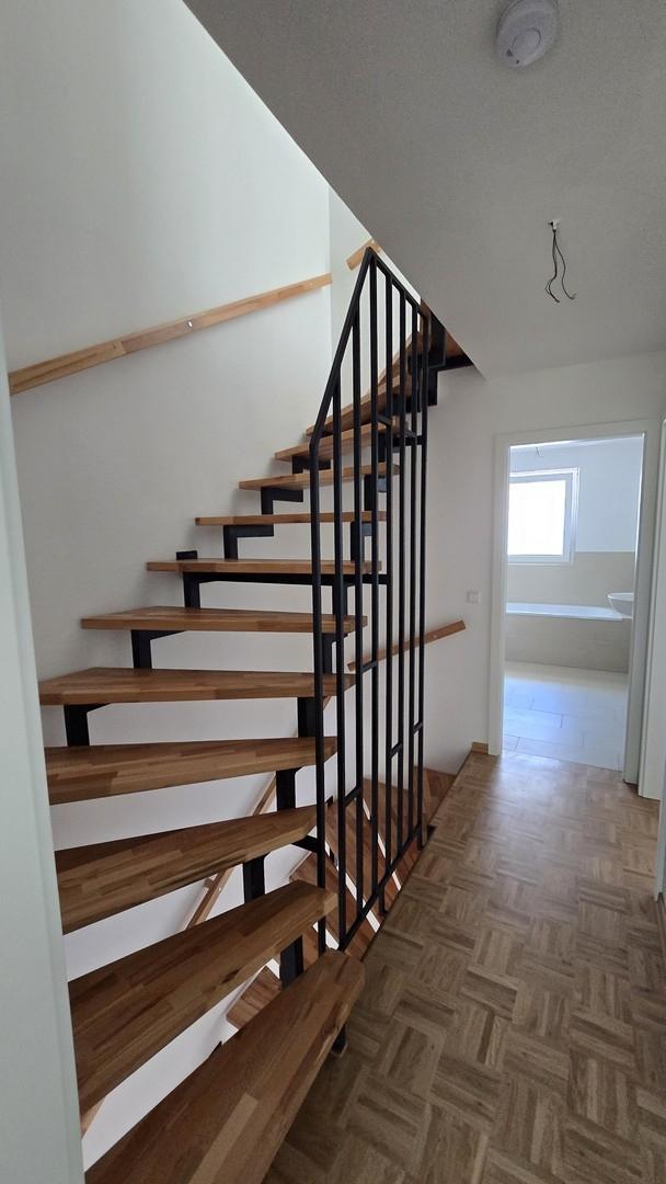 Treppe 1.OG ins DG