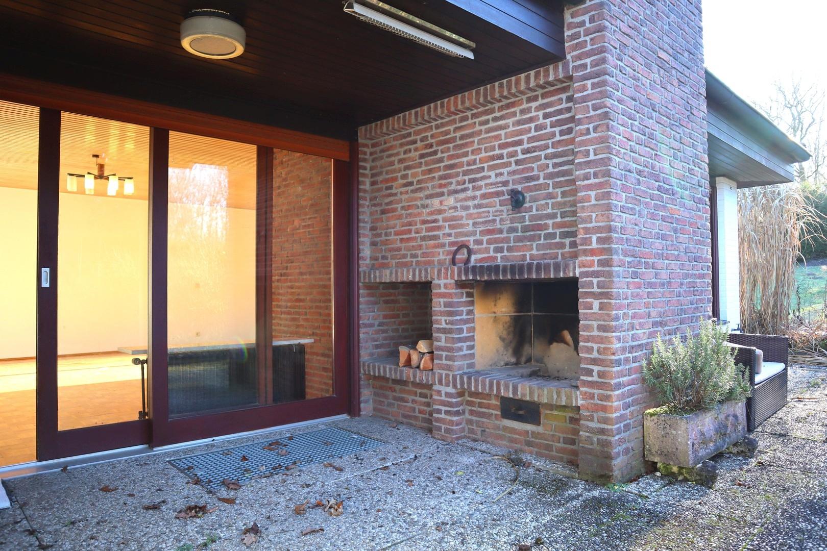 Terrassenzugang mit Außenkamin