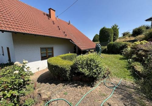 Westseite mit Garten