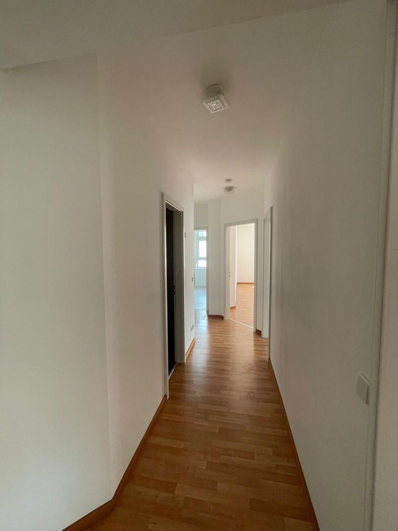 Flur (Blick vom Bad)