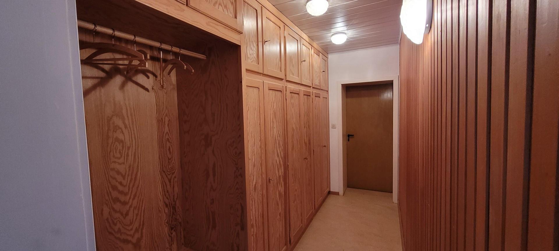 Flur mit Einbauschrank