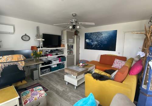 Wohnzimmer mit Klimaanlage