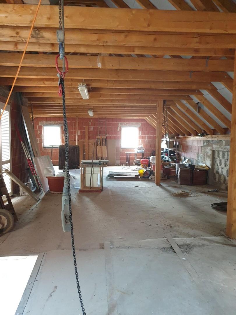 Ausbaufähiges OG Garage