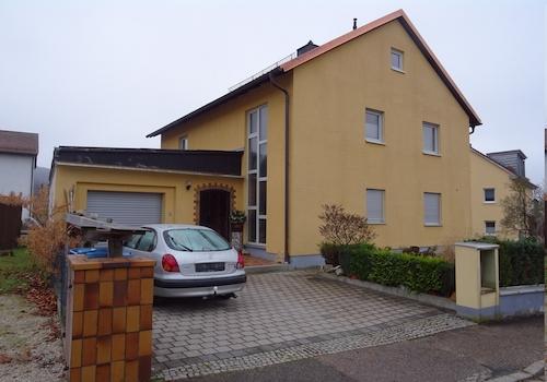 Hauseingang, Stellplatz Garage