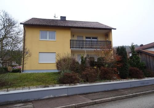 Straßenseite 1