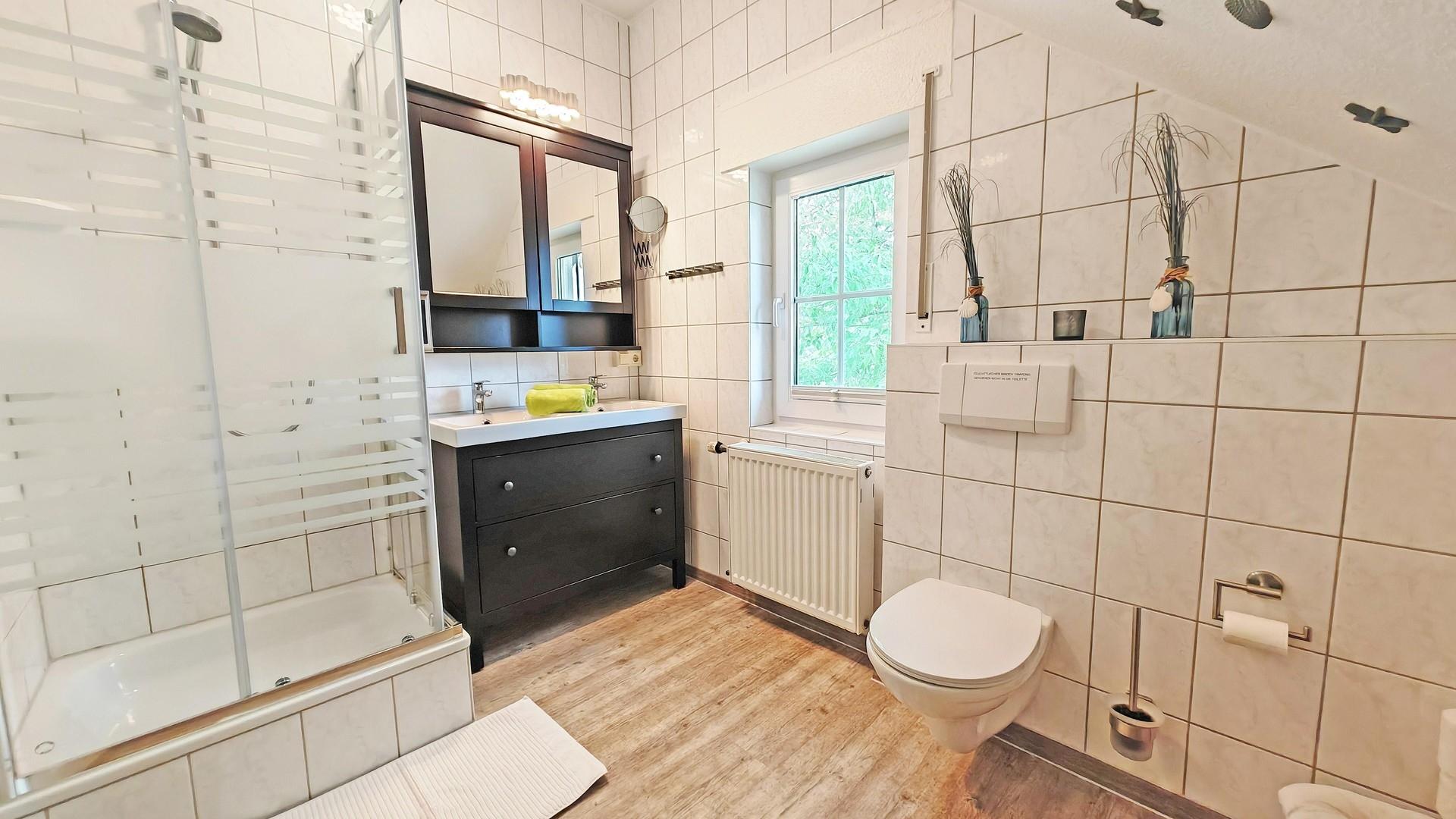 Badezimmer m. Doppelwschtisch