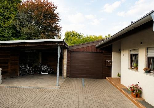 Garage / Carport