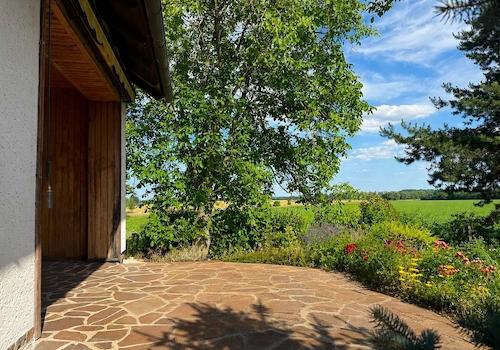 Terrasse mit Blick ins Grüne