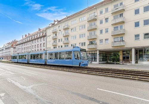 Tram "um die Ecke"