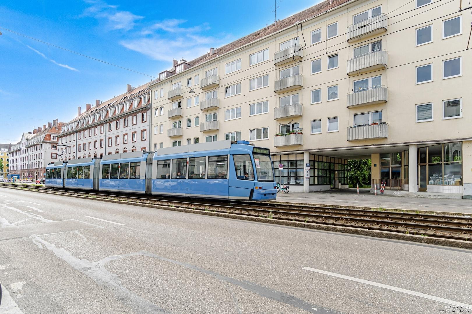Tram "um die Ecke"