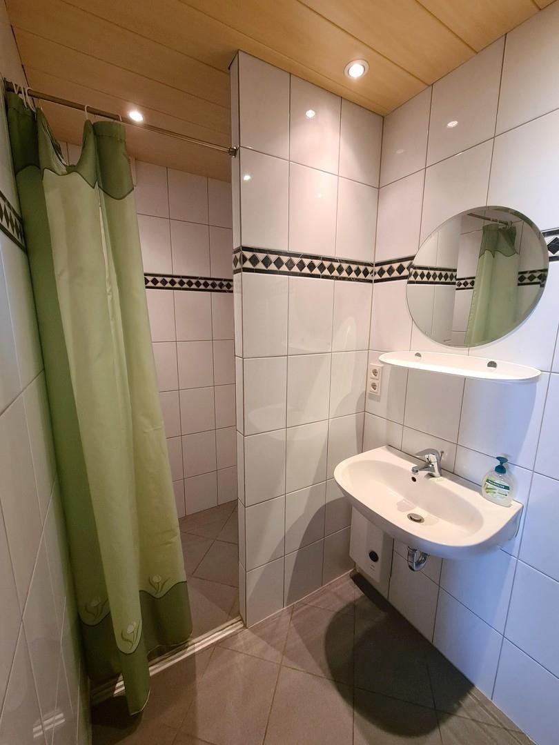 Mitarbeiterraum Badezimmer