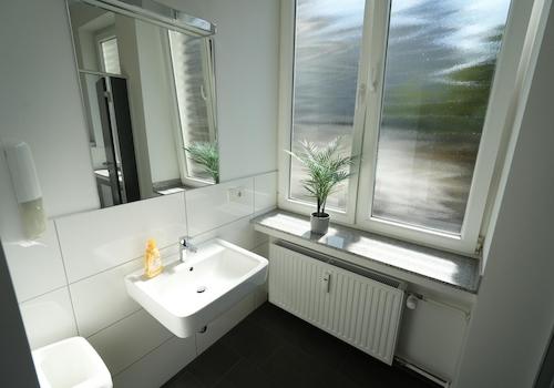 Mitarbeiter-WC 1