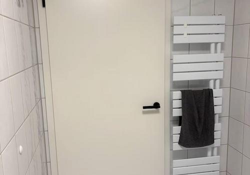 Ausblick Bad Tür / Design HTHK
