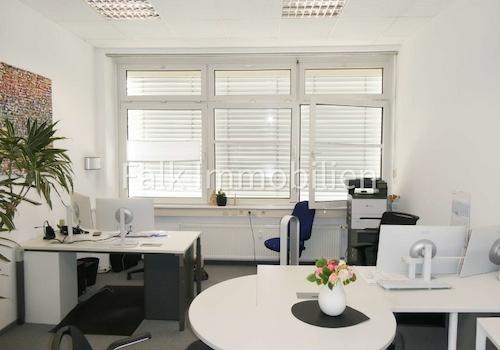 Büro 3 mit Verbindungstür zu Büro 4