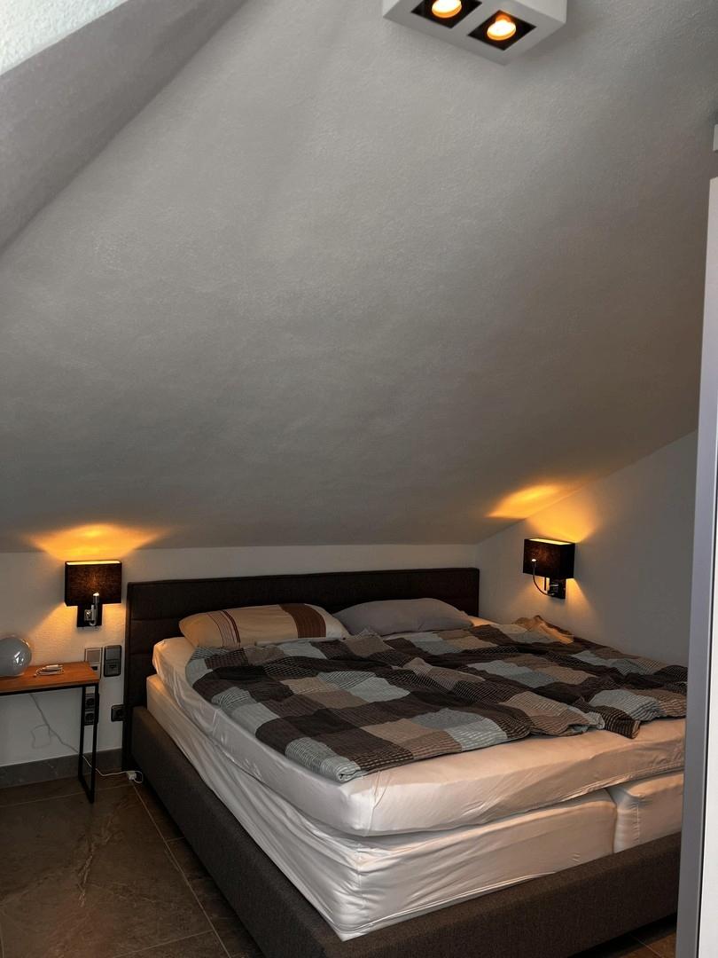 Großes Bett