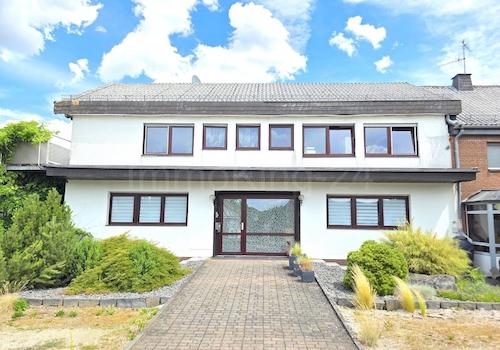 ANSICHT LINKES HAUS
