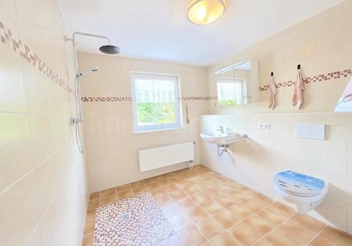 BADEZIMMER 1
