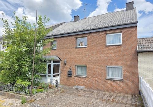 ANSICHT RECHTES HAUS