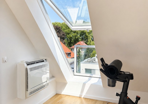 Klimaanlage und Dachbalkon