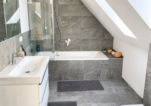 Badezimmer im DG