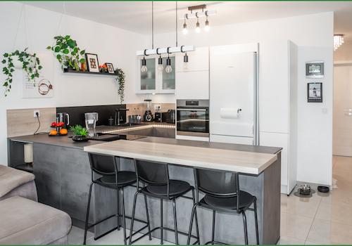 Blick vom Wohnzimmer zur Küche