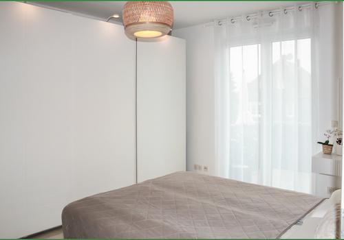 Schlafzimmer mit Balkon