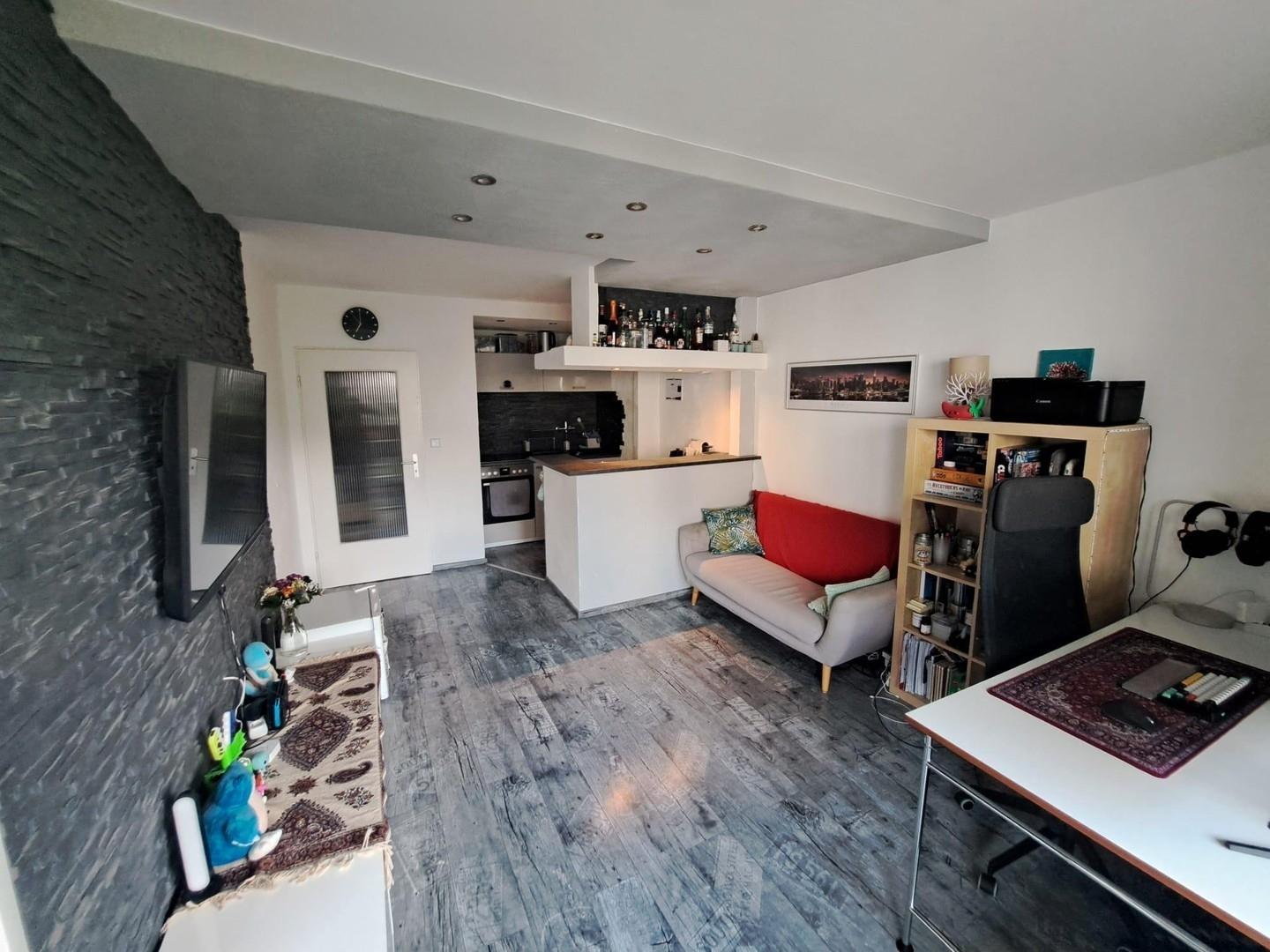 Blick vom Balkon in Wohnung