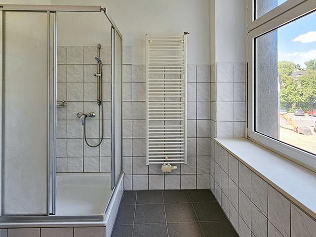 Badezimmer mit Dusche und WC