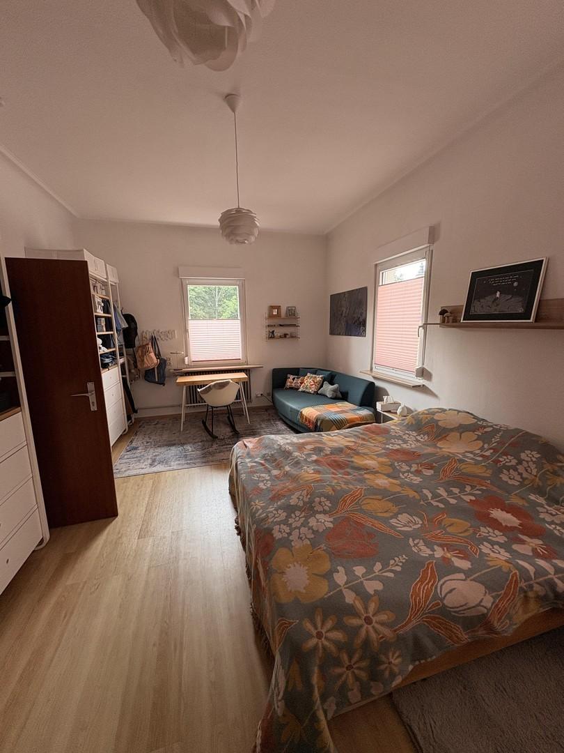 Schlafzimmer 1
