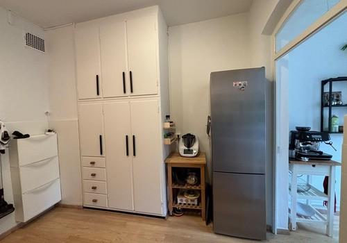 Küche mit Einbauschrank