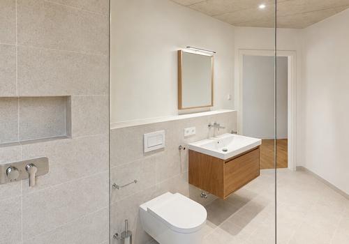 Modernes Badezimmer