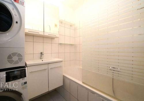 gefliestes Badezimmer