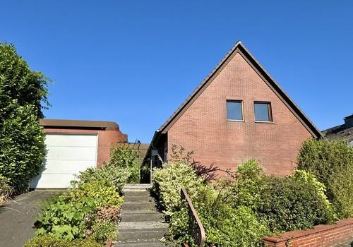 Frontansicht mit Garage