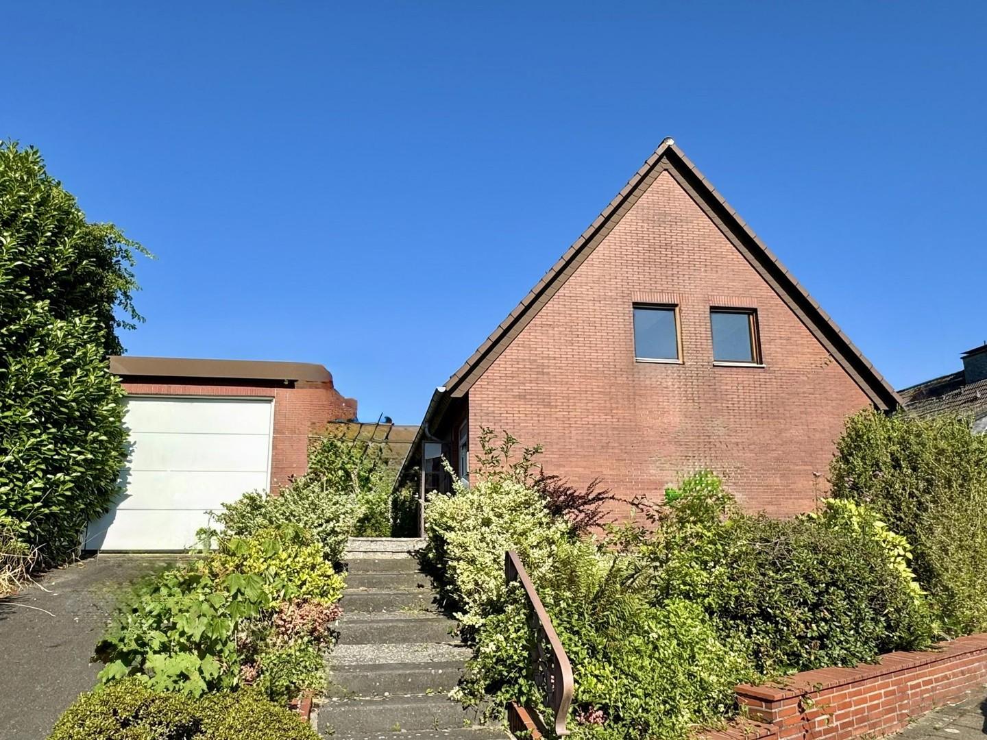Frontansicht mit Garage