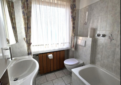 Badezimmer EG