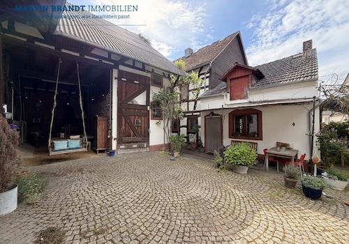 Wohnhaus und Zugang Scheune