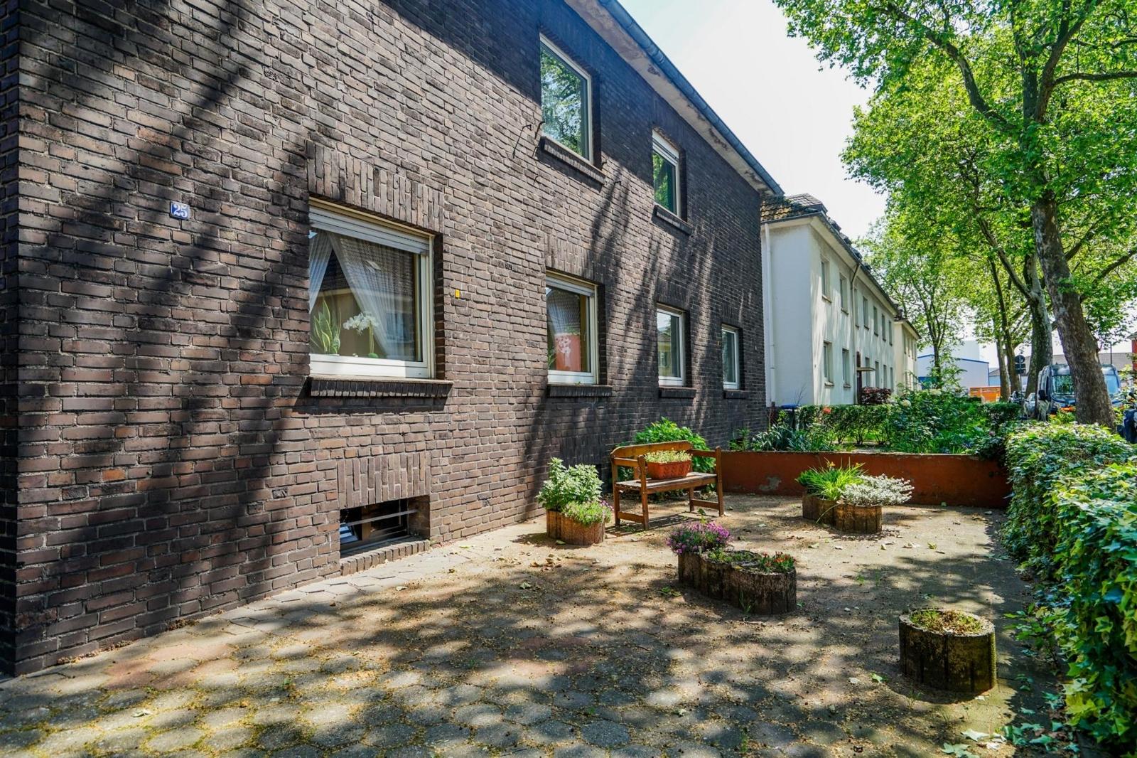 vor dem Haus