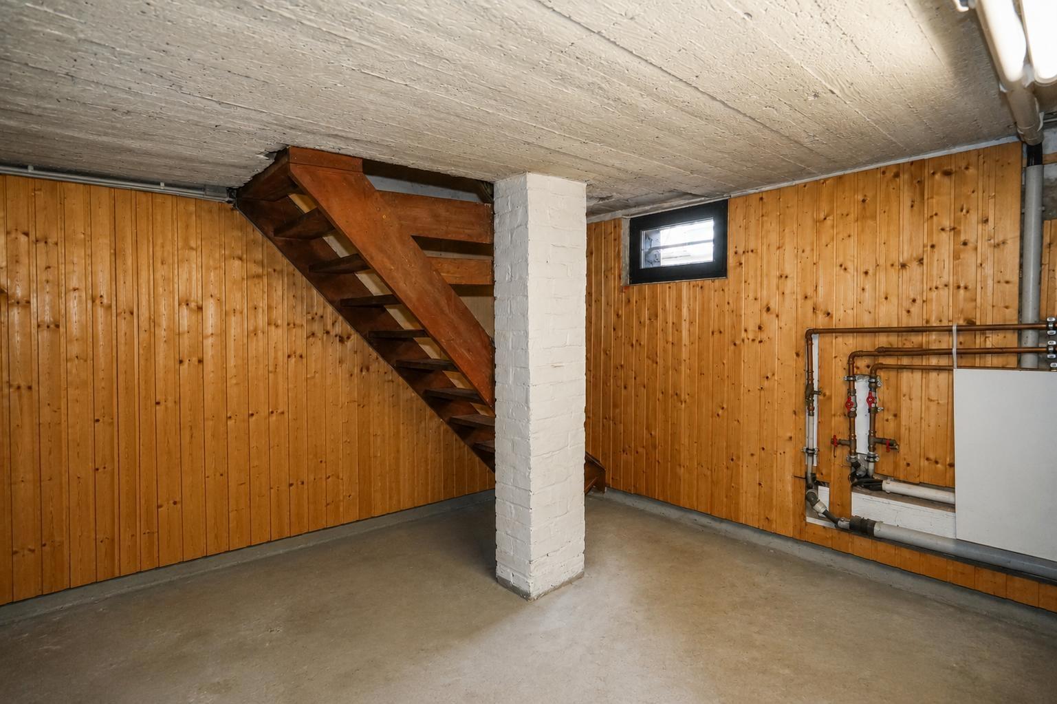 Keller Treppe z. Flur 